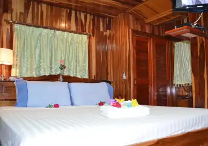 Home Stay Stc Bed & Breakfast - 2