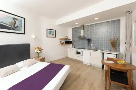 Apartamentos Mayerling Bisbe Urquinaona - 35