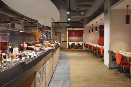 Ramada Encore by Wyndham Kyiv - 12