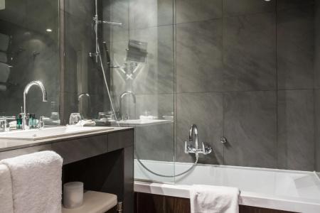Hôtel du Petit Moulin, Haute Couture by Lacroix - 9