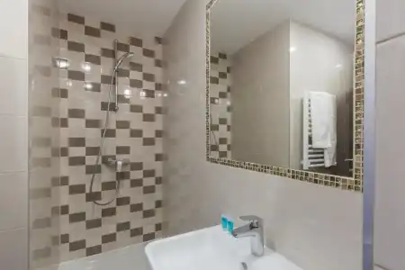 Premium Crown Suites - 12