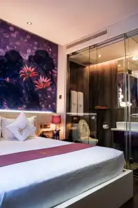 Signature Boutique - 79