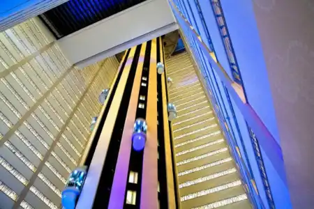 New York Marriott Marquis - 12