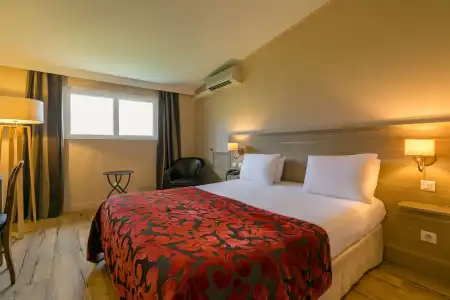 KYRIAD PRESTIGE BEAUNE - Le Panorama - 48
