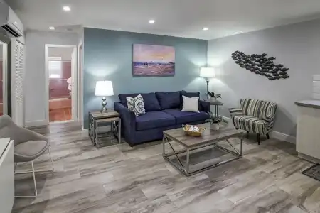 May-Dee Suites - 53