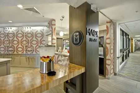 DoubleTree by Hilton Phoenix North - 41