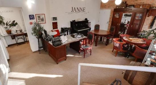 Janne with Self Check-IN - 19