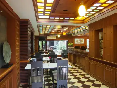 Renoir boutique - 19