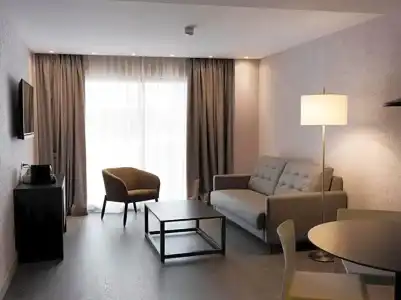 HG City Suites Barcelona - 40