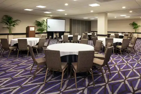 Sheraton Grand Los Angeles - 40