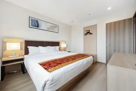 Ramada by Wyndham Flushing Queens - 2