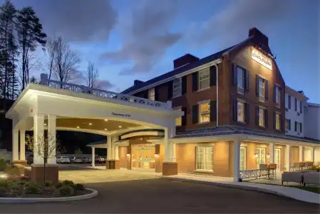 Hampton Inn and Suites Manchester - 24