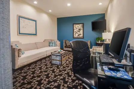 Comfort Inn & Suites - 3