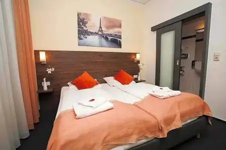 Little Paris - 20