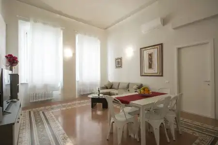 Regis Condo - 160