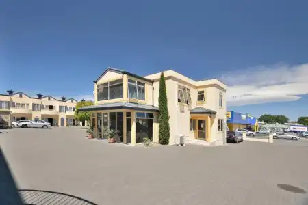 Shoreline Motel - 5
