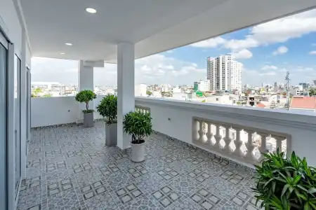 Emerald Central - 210
