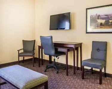 Quality Inn & Suites Peoria North - 2