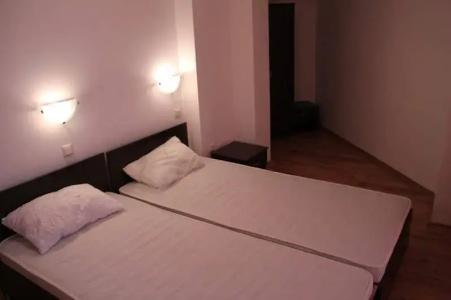 Royal Palm Apartments - 4