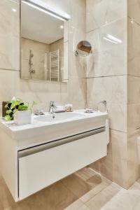ADAM Suites - 55