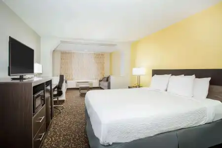 Days Inn by Wyndham Phoenix North - 37