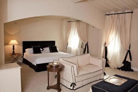 J and J Historic House - 34