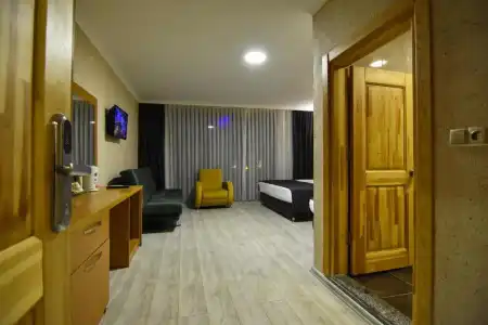 Green Palace Suite - 111