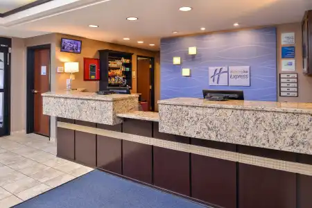 Holiday Inn Express & Suites Topeka West I-70 Wanamaker by IHG - 14