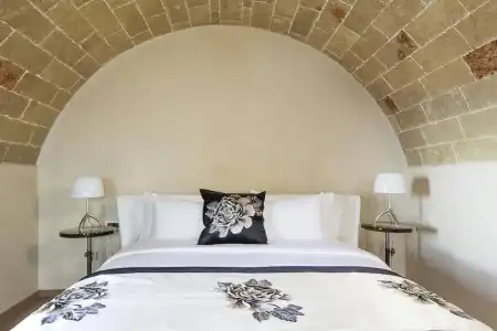 Moni Emvasis Luxury Suites - 4