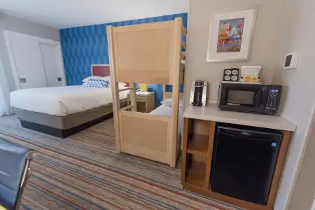 Howard Johnson by Wyndham Anaheim and Water Playground - 29