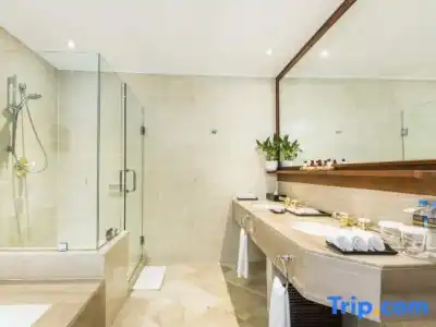 Chatrium Royal Lake Yangon - 303