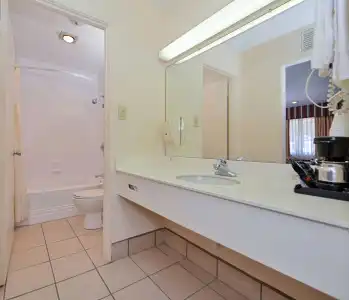 Americas Best Value Inn Lubbock E - 35