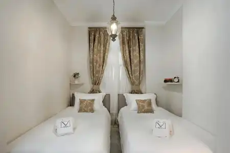 V1935 Luxurious Apartments - 1