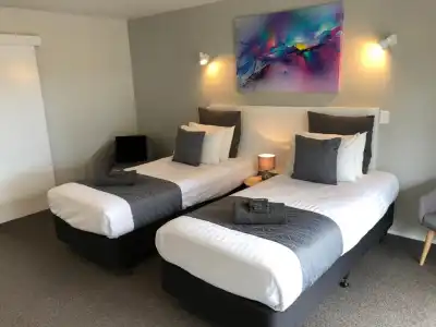 Half Moon Bay Motel - 162