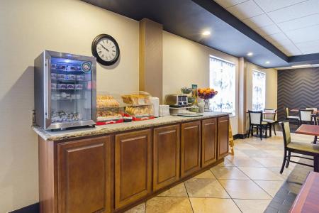 Holiday Inn & Suites RICHMOND - WEST END by IHG - 10