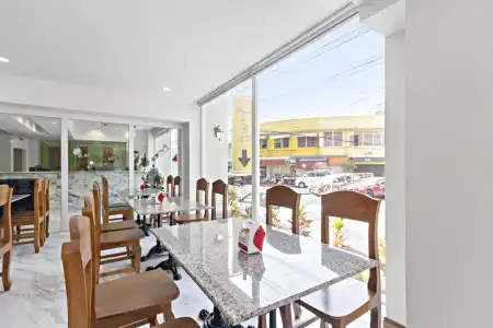 Royale 8 Ville Guest House - 20