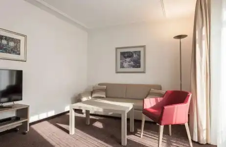 EMA House Suites - 17