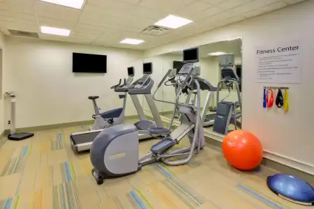 Holiday Inn Express & Suites Fort Wayne by IHG - 15