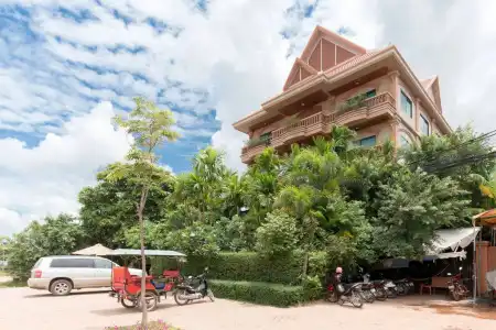 Gloria Angkor - 14