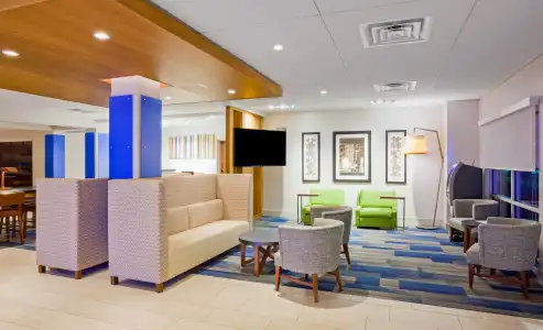Holiday Inn Express & Suites Des Moines Downtown by IHG - 18