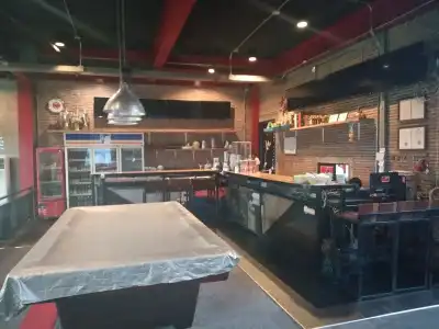 One Four Seven & Snooker Bar - 12