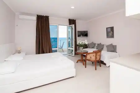 Open Sea Luxury Apartments - 111