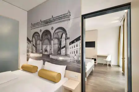 Super 8 by Wyndham Munich City North - 1