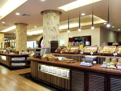 Novotel Phuket Vintage Park Resort - 12