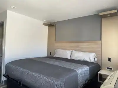 Bronco Motel South Central - 14