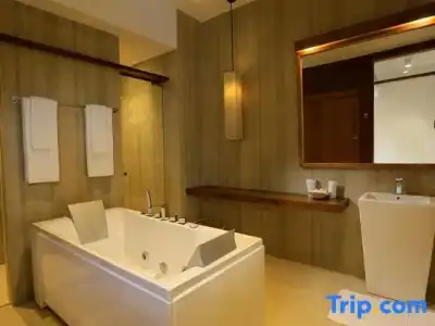 Pandanus Beach Resort & Spa Resort - 86