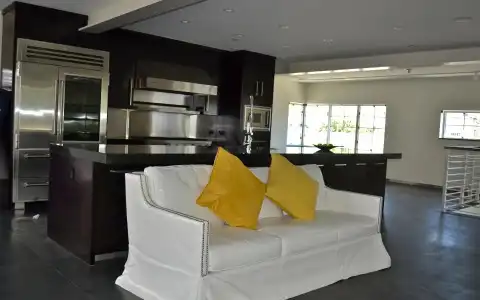 Posh South Beach Hostel - 9