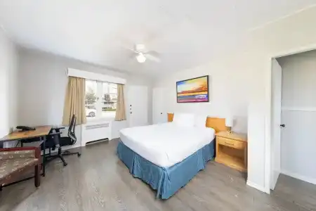 2400 Motel - 87