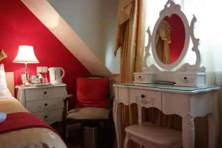 Acorn Guest House - 80