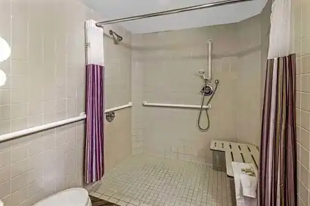 La Quinta Inn & Suites by Wyndham Anaheim - 34